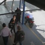 Video.- Le roban bolso a mujer que contenía 80 mil pesos