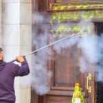 Continúan las limpias de la fachada del Palacio de Gobierno en Chihuahua tras el 8M