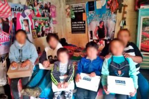 Enrique Vargas brinda apoyo a pequeños mexiquenses en situación de orfandad