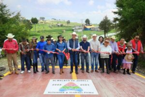 En Almoloya de Juárez, el Presidente Municipal entrega obras a la comunidad de Lázaro Cárdenas