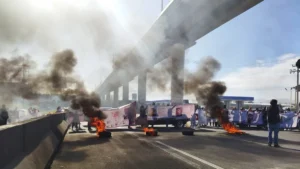 bloqueo-de-la-autopista-mexico-toluca