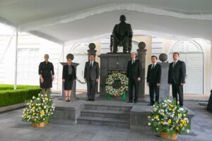 La UAEMex rindió homenaje al expresidente de México, Benito Juárez García, en el 151 Aniversario de su fallecimiento.