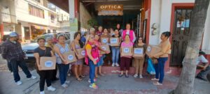 Enrique Vargas brinda apoyos alimenticios en Ixtapan de la Sal