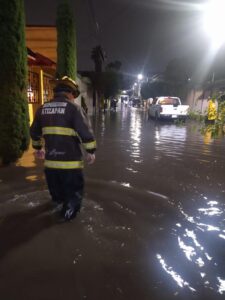 PIDEN BOMBEROS DE ATIZAPÁN DE ZARAGOZA A LA CIUDADANÍA NO TIRAR BASURA PARA EVITAR INUNDACIONES EN ESTA TEMPORADA DE LLUVIAS