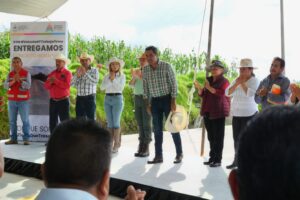 El presidente municipal de Almoloya de Juárez entrega la primera etapa de la construcción de la calle Emiliano Zapata