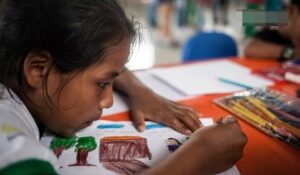 Cambio de políticas públicas latinoamericanas para niñez y adolescencia requiere escuchar sus necesidades y opiniones