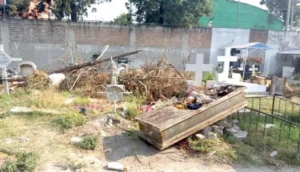 robaron-restos-padre-iztacalco-panteon-redes-sociales