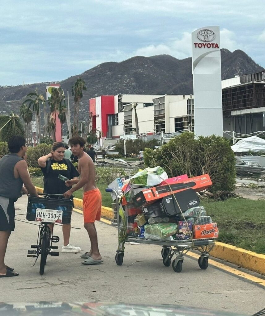 Saqueos en Acapulco