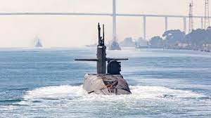 submarino armado con misiles guiados