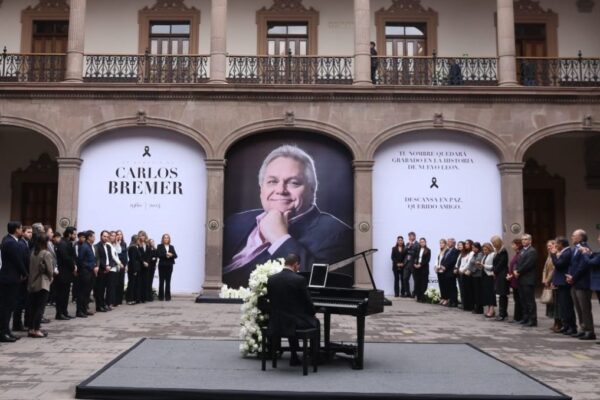 Nuevo León rinde homenaje a Carlos Bremer