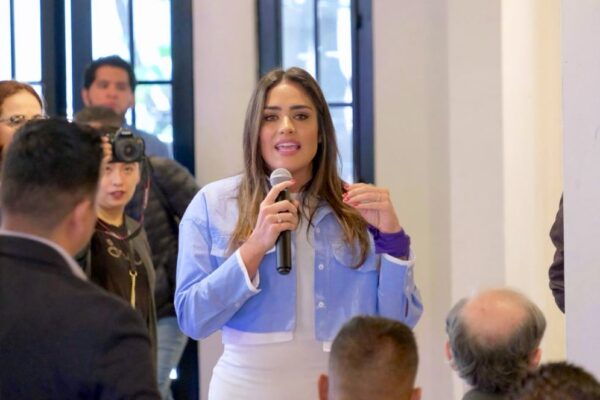 Alessandra Rojo de la Vega se presenta como una figura comprometida y enérgica en la política de la Ciudad de México