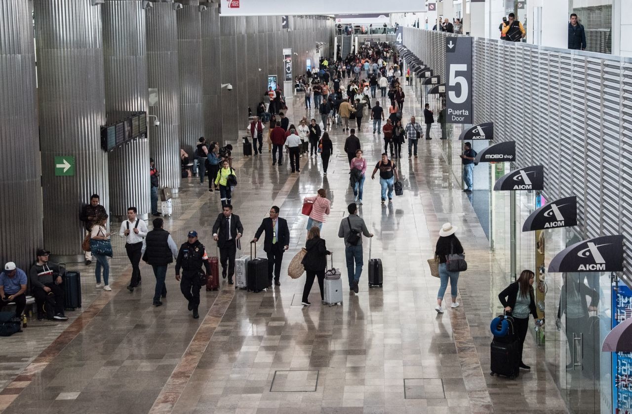 AICM encara menos pasajeros y TUA en alza