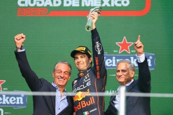 Checo Pérez entre los Mejores 10 en Práctica 2 del GP de Baréin