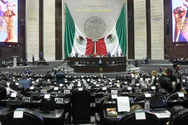 Sigue la desbandada de legisladores en San Lázaro