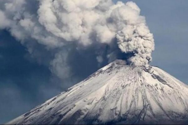 Reportan lluvia de ceniza del Popocatépetl en Puebla