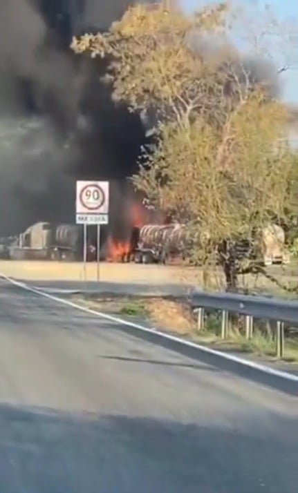 Explosión de pipa en carretera Tonalá-Pijijiapan, Chiapas