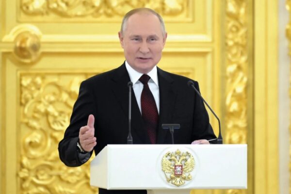 Elecciones en Rusia: Putin se Centra en Imagen Militar