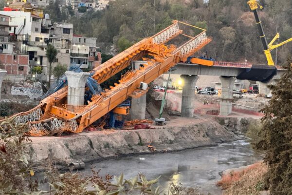 Presa Tacubaya Tren Interurbano