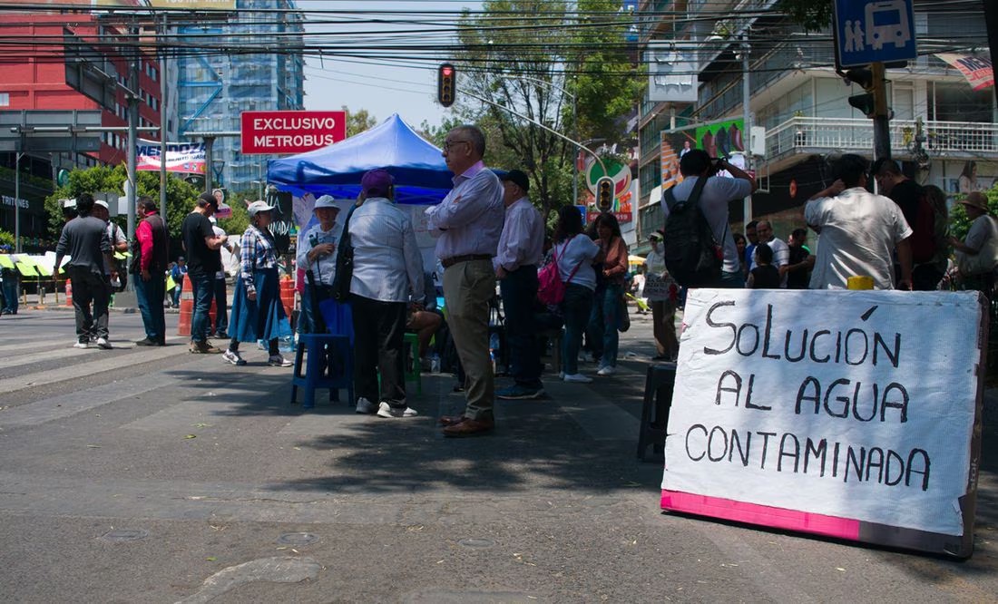 Quinto día: vecinos de Benito Juárez bloquean avenida por agua contaminada