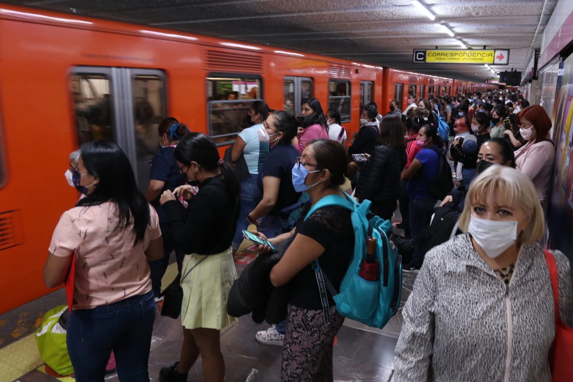 Urgente: Interrupción del servicio en la línea 7 del metro afecta a pasajeros