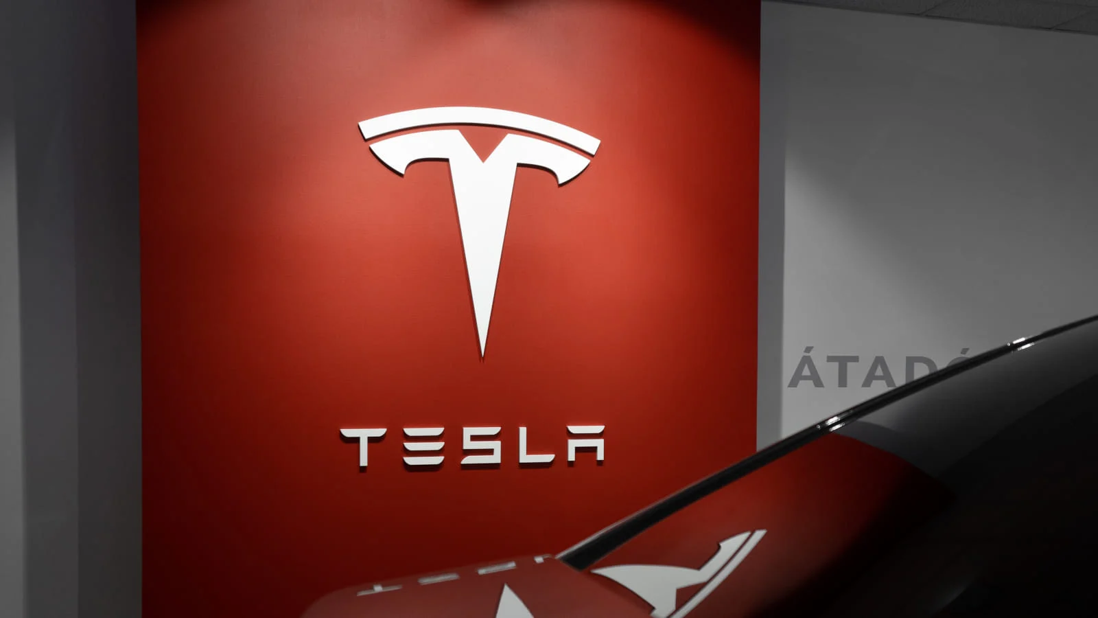 Tesla se despide del 10% de sus trabajadores