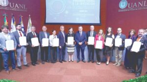 large_uanl_lidera_en_inveciones_en_mexico_48f7e8e533