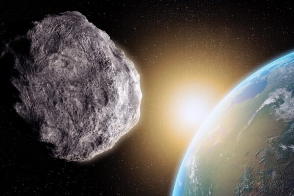 Enorme asteroide del tamaño de la pirámide de Giza se acerca a la Tierra