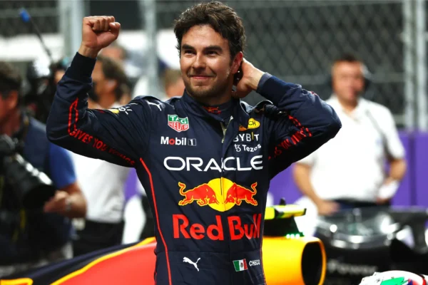 Renueva 'Checo' Pérez contrato con Red Bull