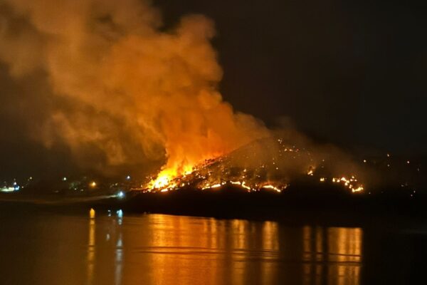 Incendios aún activos en Cerrillo y San Juan Atexcapan