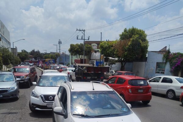 Alerta: intenso tráfico en Av. de los Maestros, Toluca, Edoméx