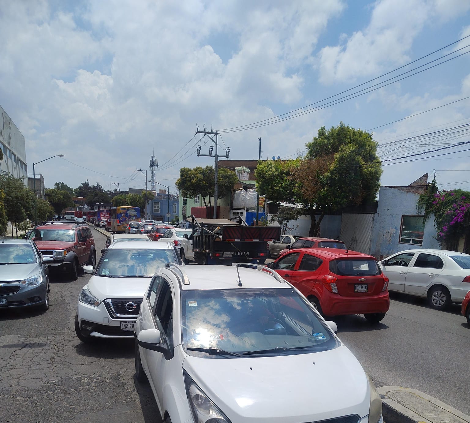 Alerta: intenso tráfico en Av. de los Maestros, Toluca, Edoméx