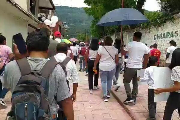 Desplazados de Tila marchan en Yajalón, Chiapas