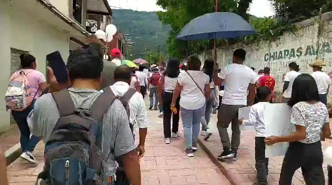 Desplazados de Tila marchan en Yajalón, Chiapas