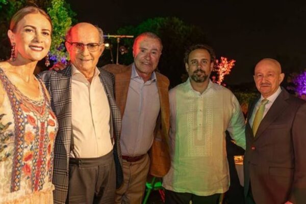 Salinas de Gortari reaparece en fiesta en España