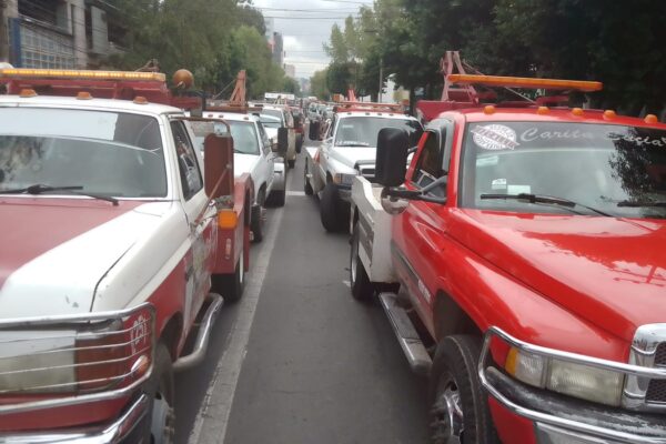 Bloqueos de grúas en Edoméx: afectaciones en Tlalnepantla y carretera México-Querétaro