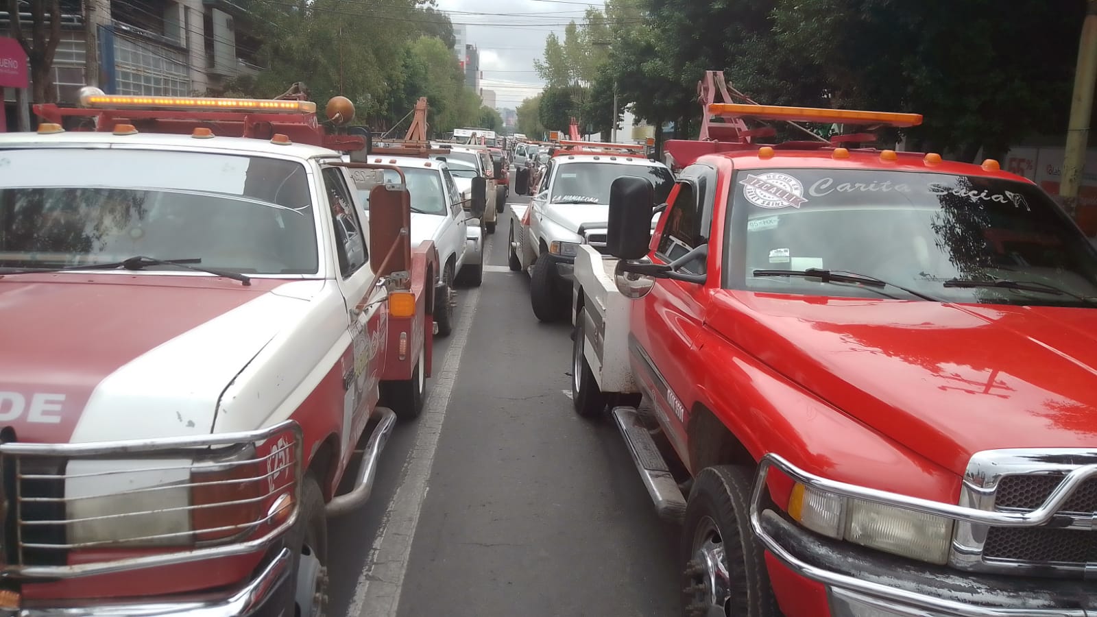 Bloqueos de grúas en Edoméx: afectaciones en Tlalnepantla y carretera México-Querétaro