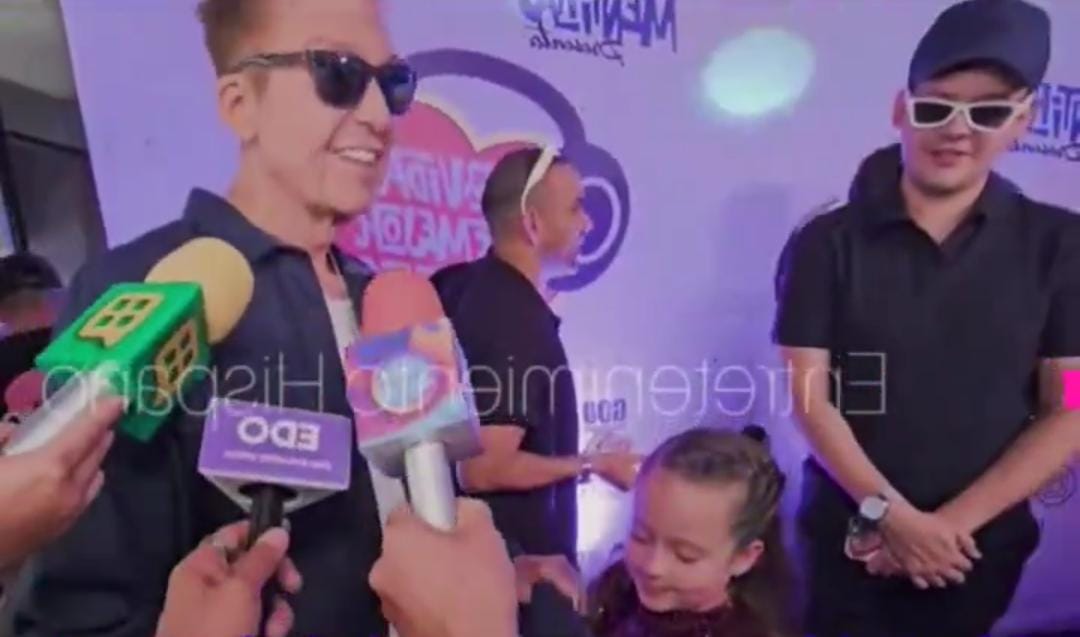 Daniel Bisogno sorprende en la alfombra roja con su hija Micaela y su novio