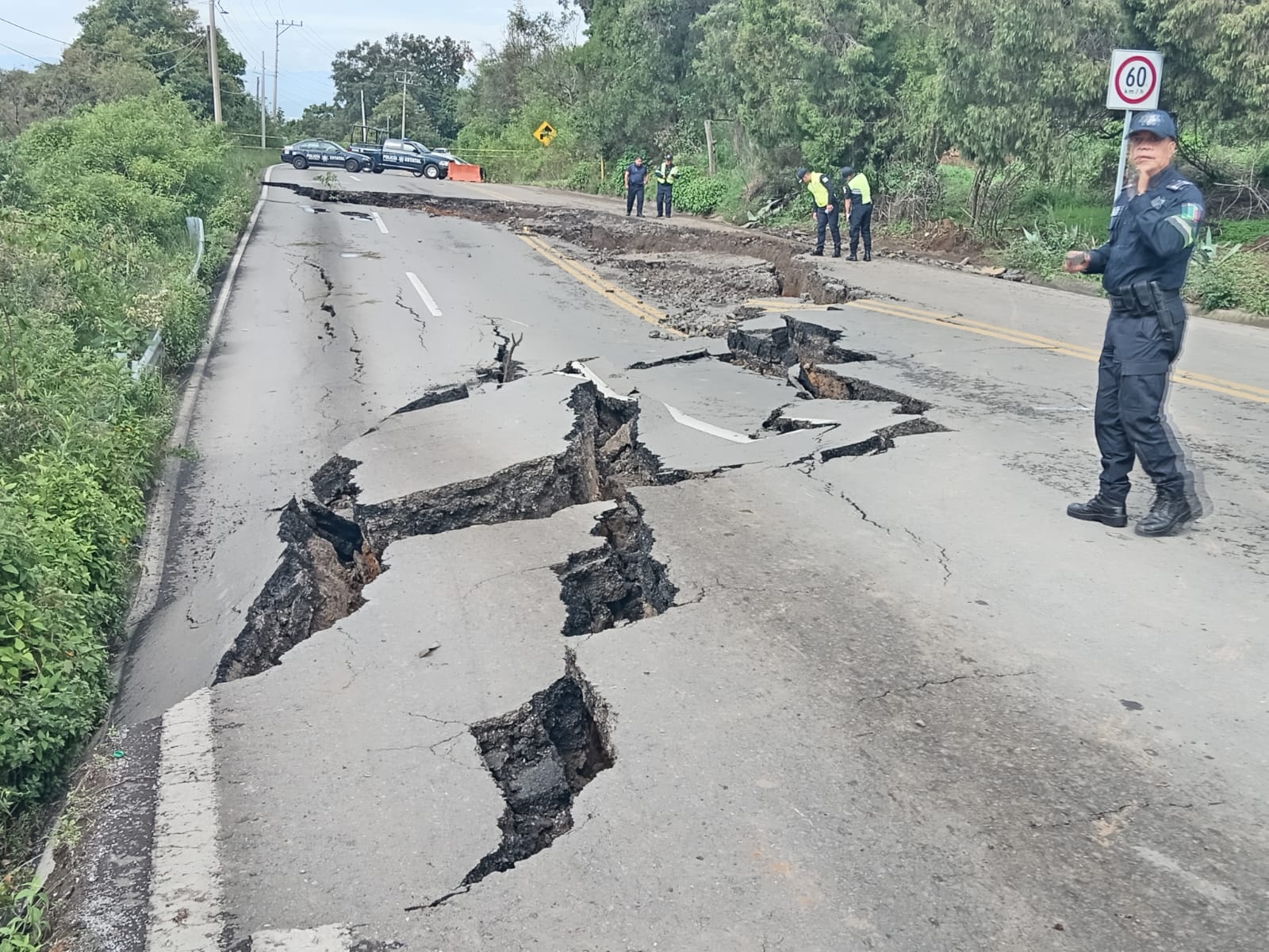 Carretera Tenango-Tenancingo cerrada por hundimiento