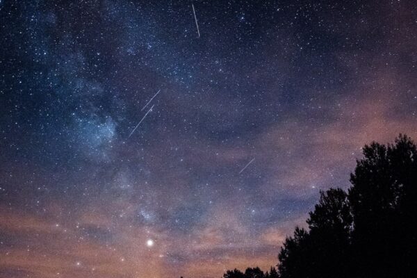 Espectáculo celestial: doble lluvia de estrellas en julio