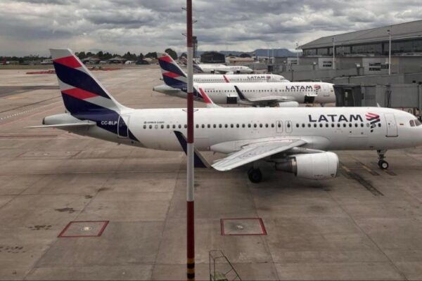 Latam: escasez de combustible afecta aeropuertos en Colombia