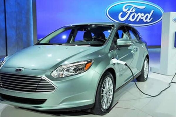 Ford cambia su estrategia para autos eléctricos más económicos