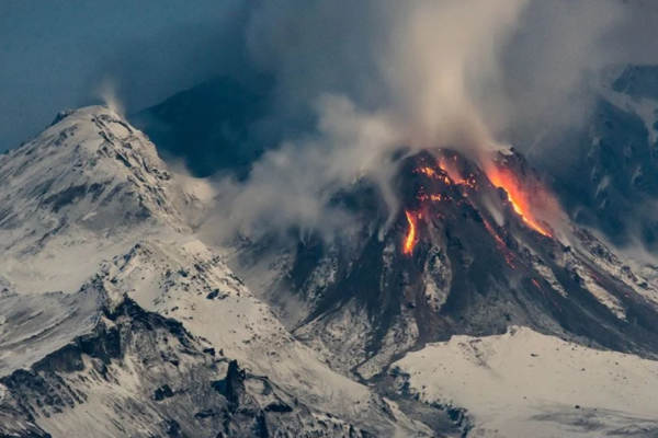 Rusia: volcán Shiveluch entra en erupción tras fuerte sismo