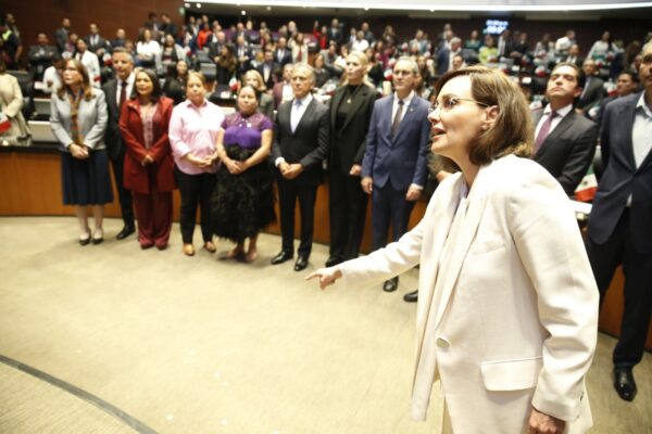 Lilly Téllez acusa a Yunes Linares en el Senado: "ahí te aviento 30 monedas por traicionar a la Patria"