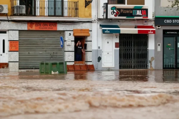 Inundaciones en Valencia, España dejan 62 muertos