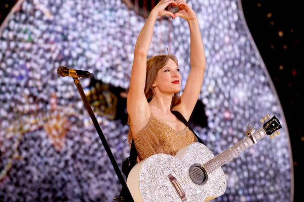 Taylor Swift dona 5 mdd a damnificados por huracanes