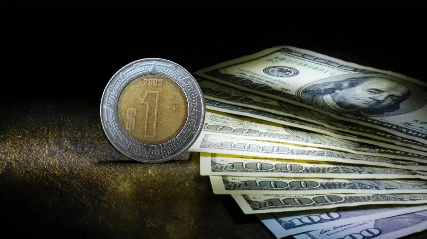 Peso mexicano retrocede ante fortalecimiento del dólar