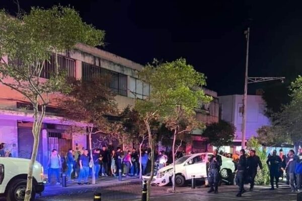 Guadalajara: hombre roba auto y atropella a siete personas en una marcha