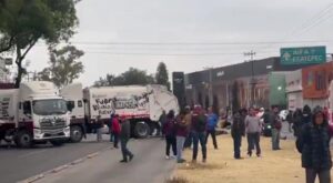 Anticipa salida y vías alternas: trabajadores bloquean vialidades en Ecatepec por falta de pagos
