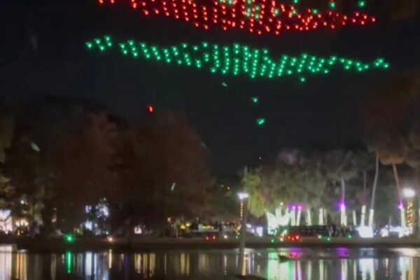 Niño herido por caída de dron en espectáculo navideño, Orlando, E.E. U.U.