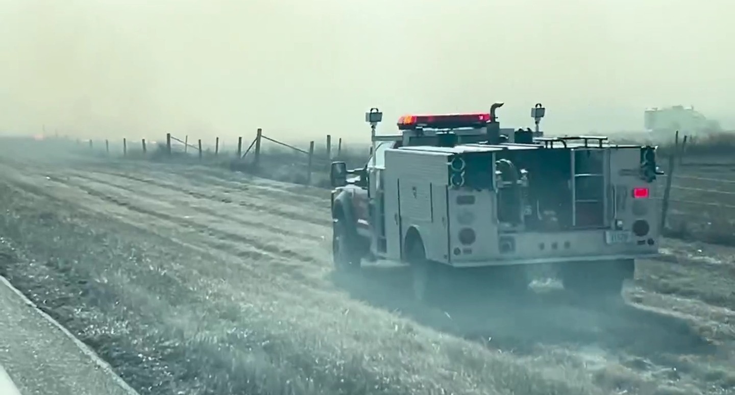 (Video) Incendio en Nebraska, E.E. U.U. afecta autopista cerca de Clarkson